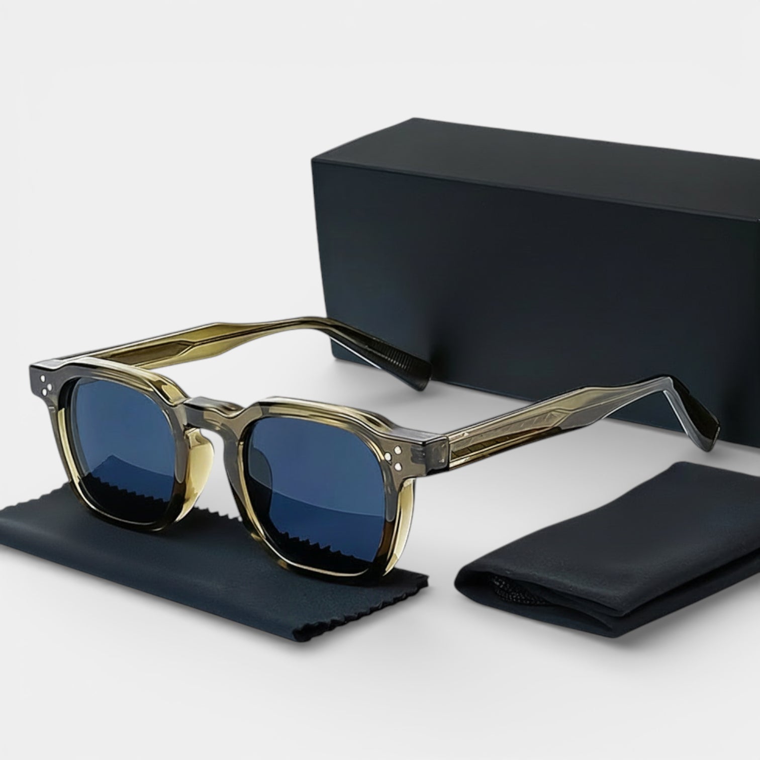 Vintares | Men’s Square Frame Sunglasses With Tinted Lenses