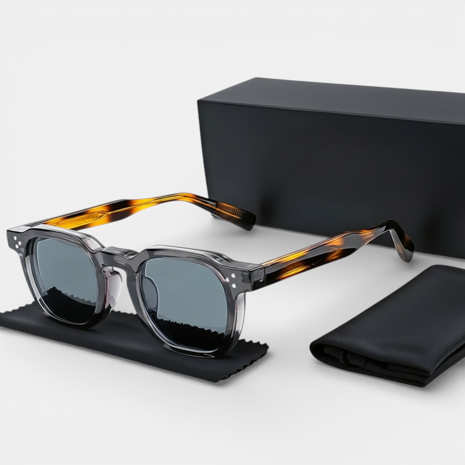 Vintares | Men’s Square Frame Sunglasses With Tinted Lenses