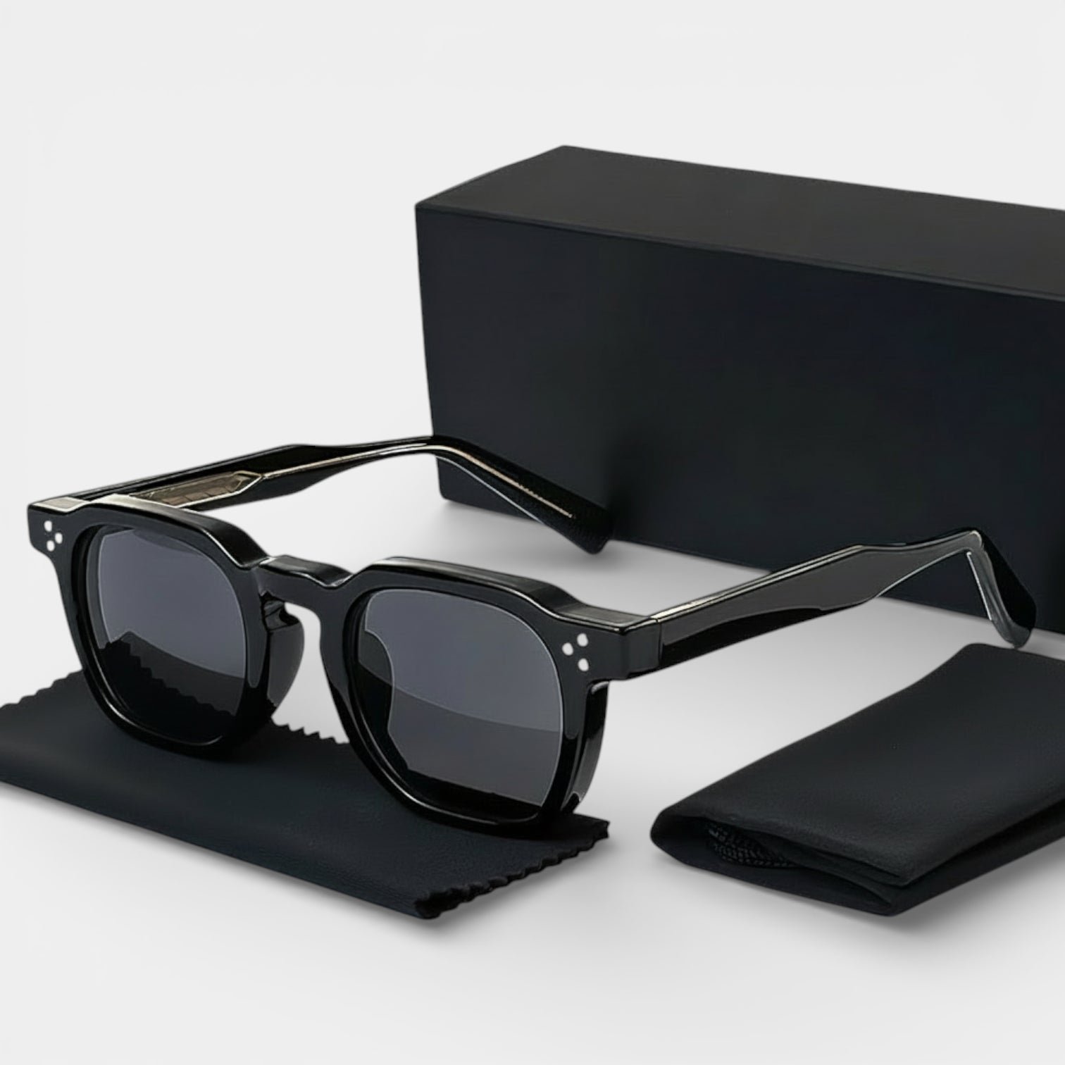 Vintares | Men’s Square Frame Sunglasses With Tinted Lenses