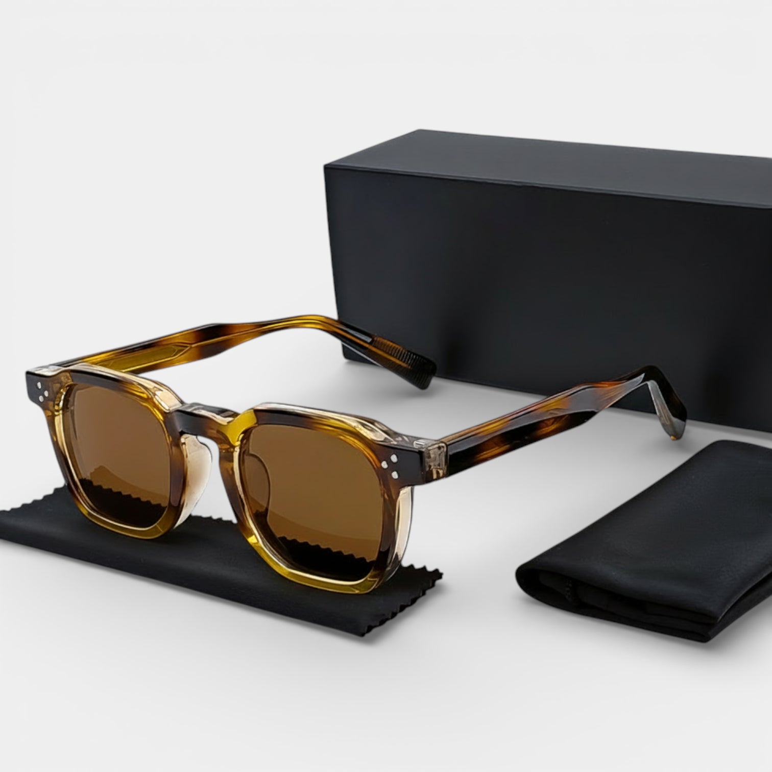 Vintares | Men’s Square Frame Sunglasses With Tinted Lenses